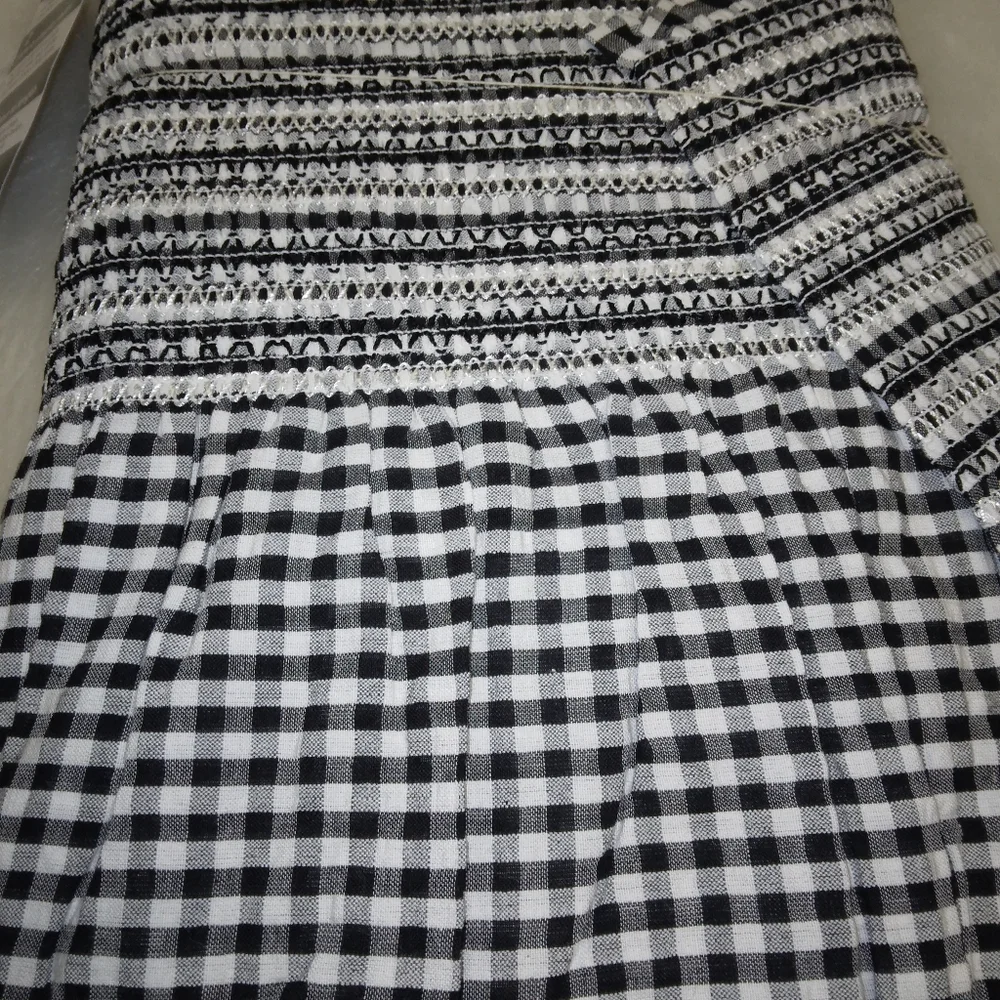 Pop  Smocked Seersucker  Black & White Gingham with 6 inches of Smocking. 8 yard
